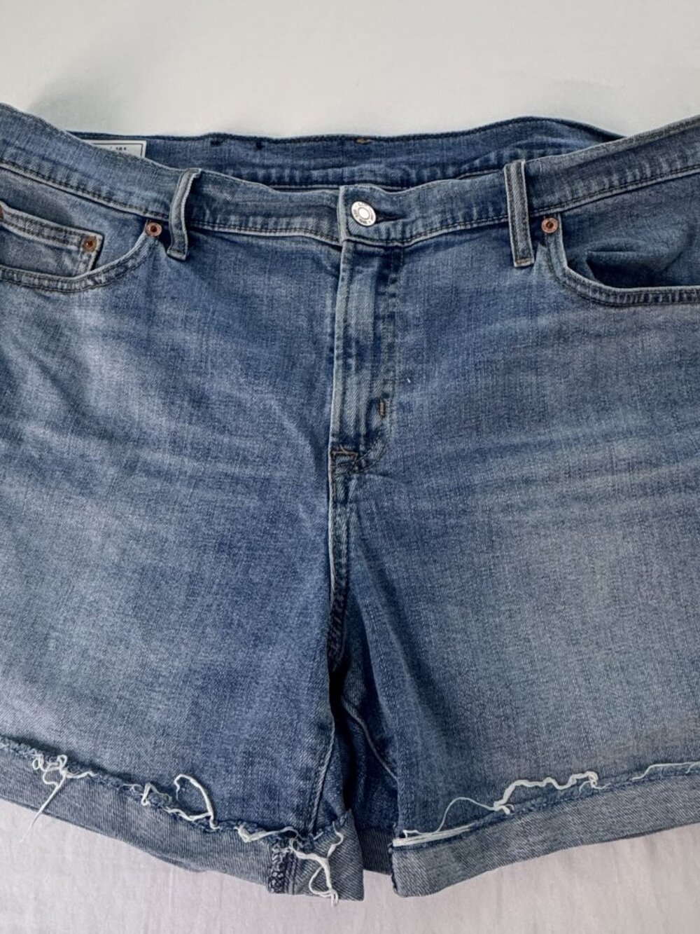 GAP 5” Mid-Rise Girlfriend Shorts – Medium Indigo | Size 16 - MF0389